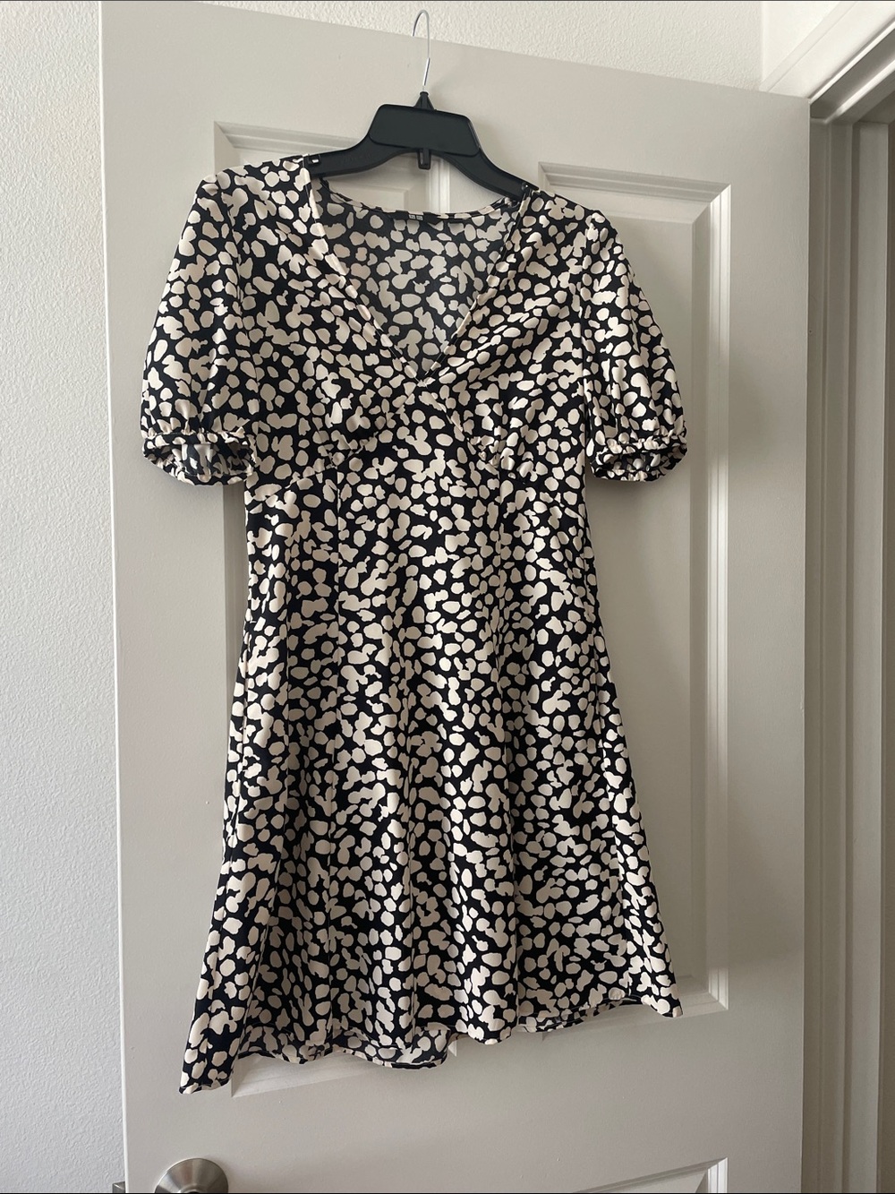 Uniqlo Black and Cream Abstract Print V-Neck Mini Dress